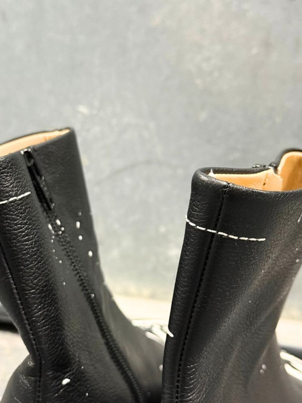 MAISON MARGIELA MM6 BLACK LEATHER PAINT SPLATTER BOOTS - Picture 10 of 14